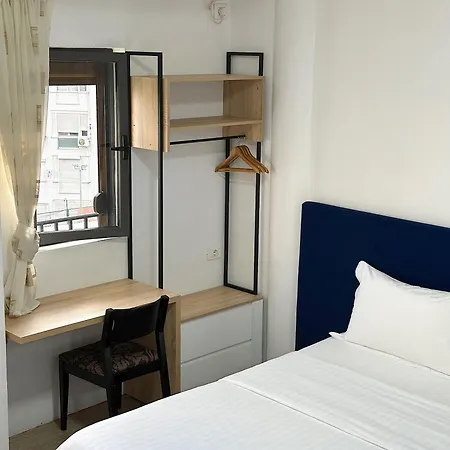 Holiday Apartment Tirana דירה *